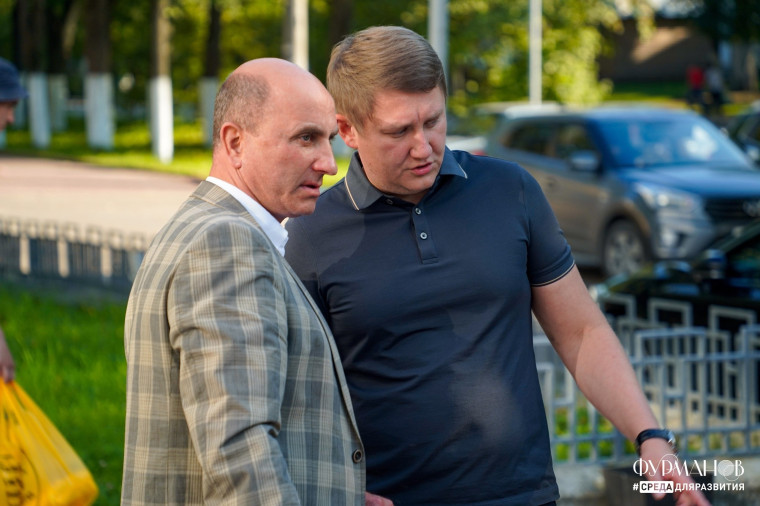 Комментарий главы Фурмановского района Павла Колесникова о сборе очередной партии гуманитарной помощи в зону СВО. Комментарий главы Фурмановского района Павла Колесникова о сборе очередной партии гуманитарной помощи в зону СВО.